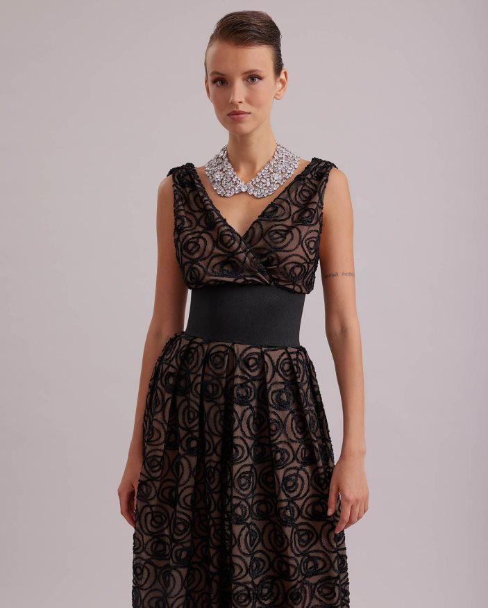 הַלבָּשָׁה Anne Fontaine שמלת מוזה שמלה נשפכת ללא שרוולים עם שכבת רשת רקומה עם ורדים מקטיפה שָׁחוֹר נשים DL8V8L103