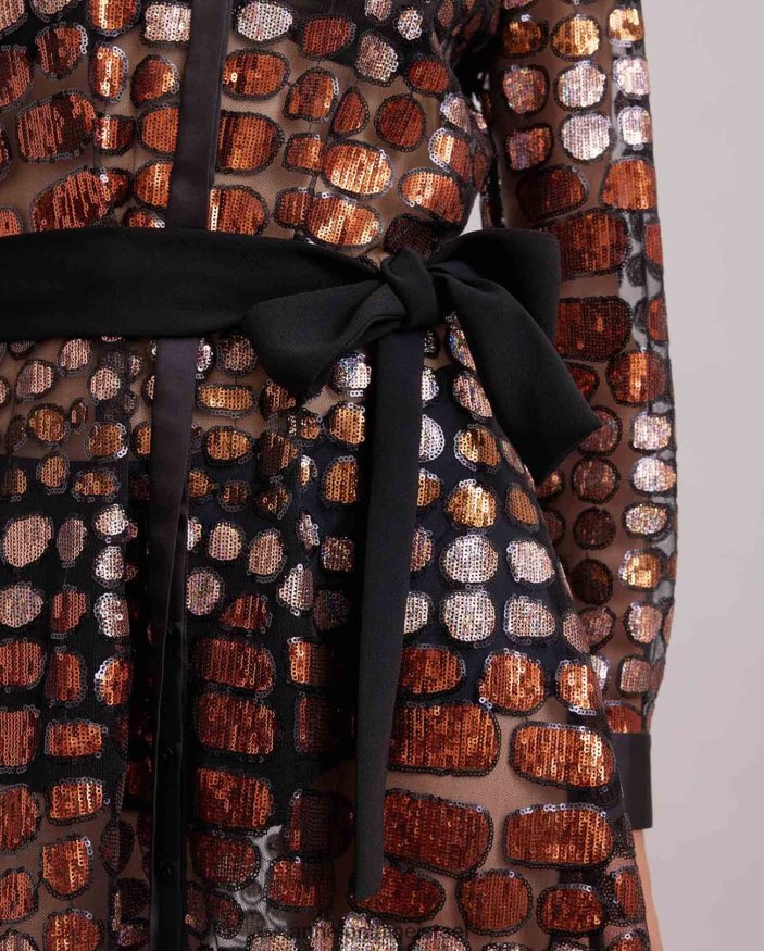 הַלבָּשָׁה Anne Fontaine שמלת savante שמלת רשת שקופה ארוכה רקומה בפאייטים ומסתיימת בפרטי משי שָׁחוֹר נשים DL8V8L101